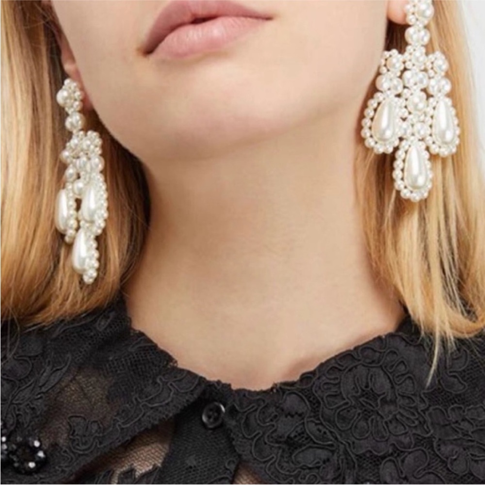 Sold Simone Rocha White Pearls Flower
Drop Earrings - Picture 3 of 4